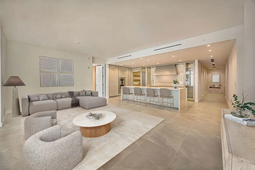 220 SE Mizner Boulevard #204, Boca Raton, FL 33432 - Image #1