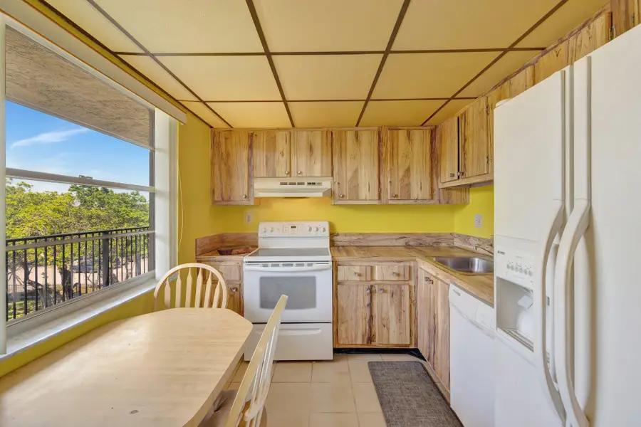 3301 NW 47th Terrace #410, Lauderdale Lakes, FL 33319 - Image #3