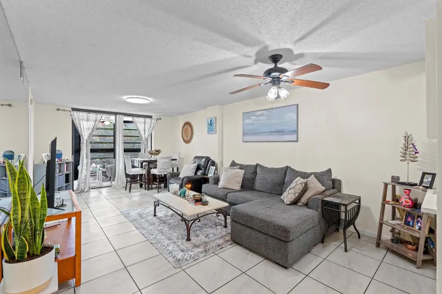 896 N Federal Highway #121, Lantana, FL 33462 - Image #2