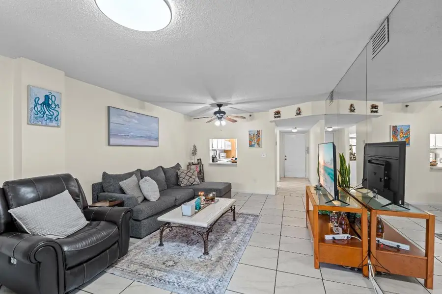 896 N Federal Highway #121, Lantana, FL 33462 - Image #3