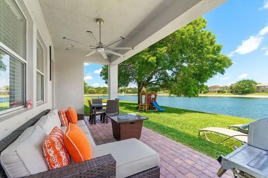 682 Cresta Circle, West Palm Beach, FL 33413 - Image #2