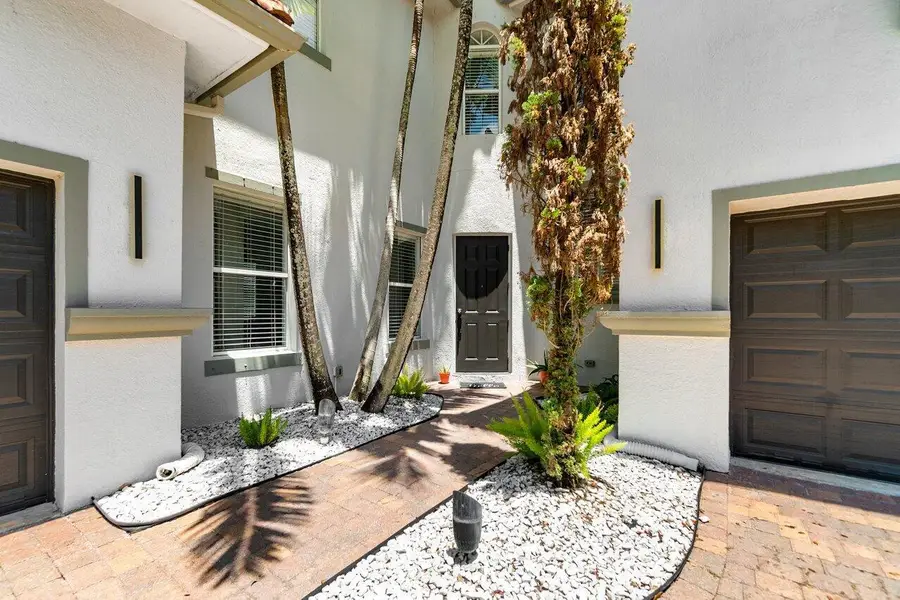 682 Cresta Circle, West Palm Beach, FL 33413 - Image #3