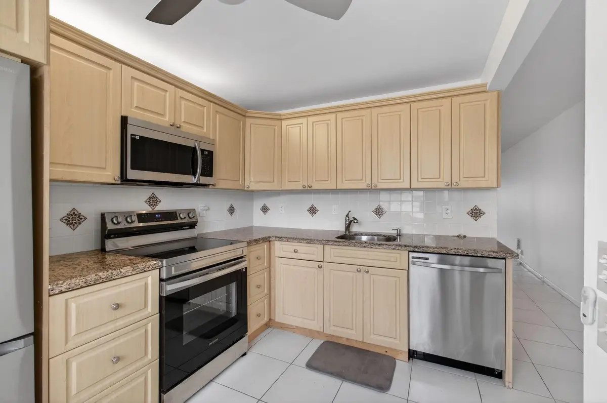 1036 Hythe B #B, Boca Raton, FL 33434 - Image #1