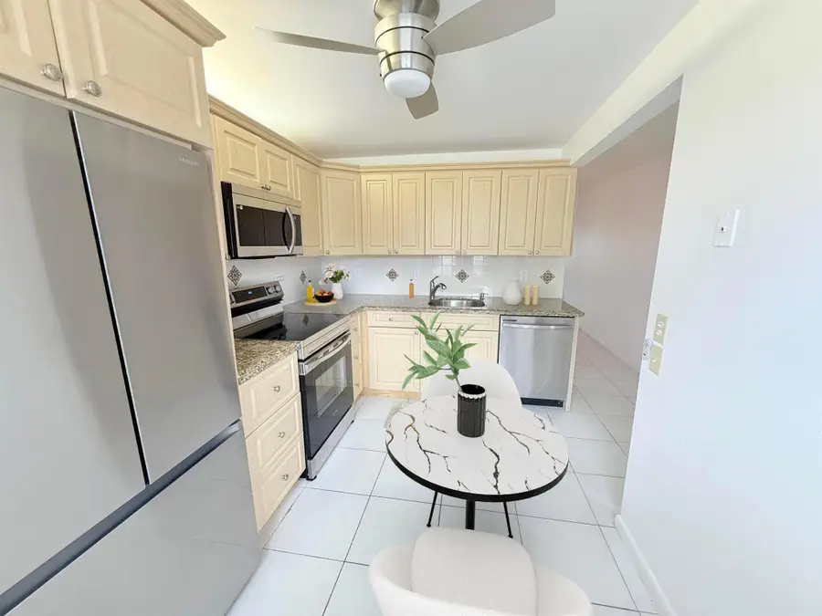 1036 Hythe B #B, Boca Raton, FL 33434 - Image #2