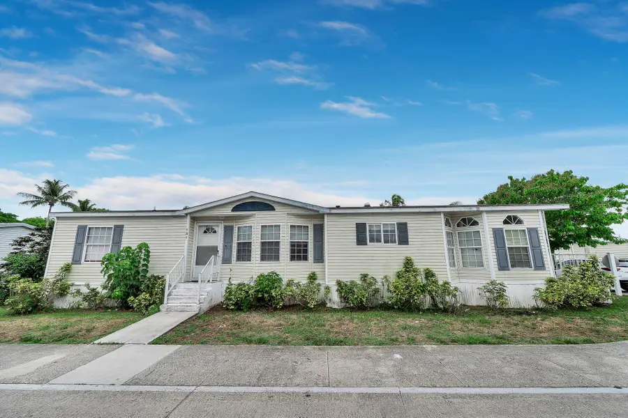 181 Plantation Boulevard Nw, Lake Worth, FL 33467 - Image #2