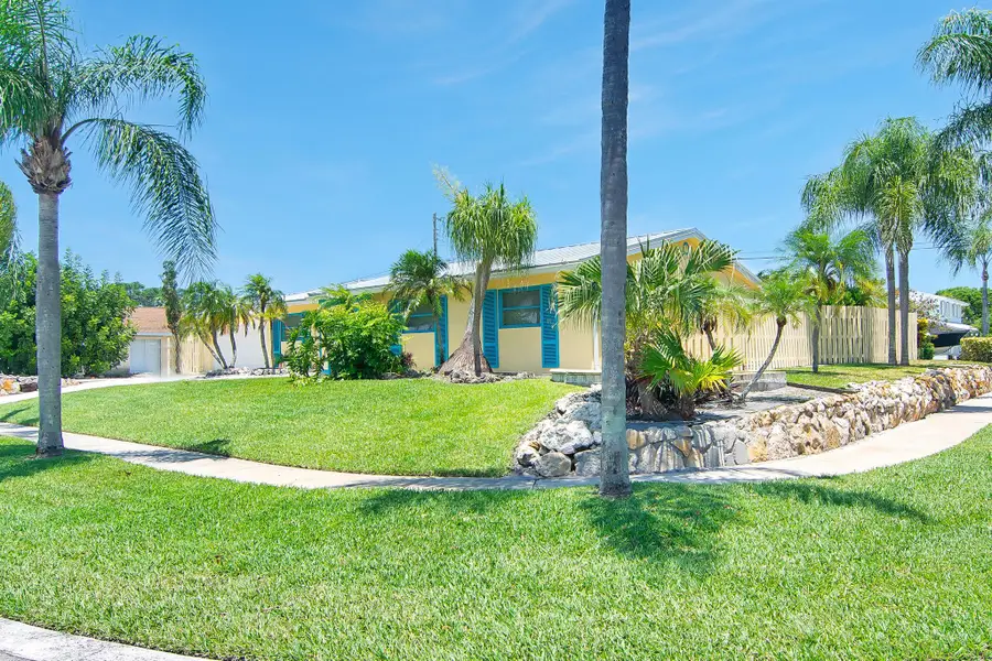 360 Saturn Avenue, Tequesta, FL 33469 - Image #3