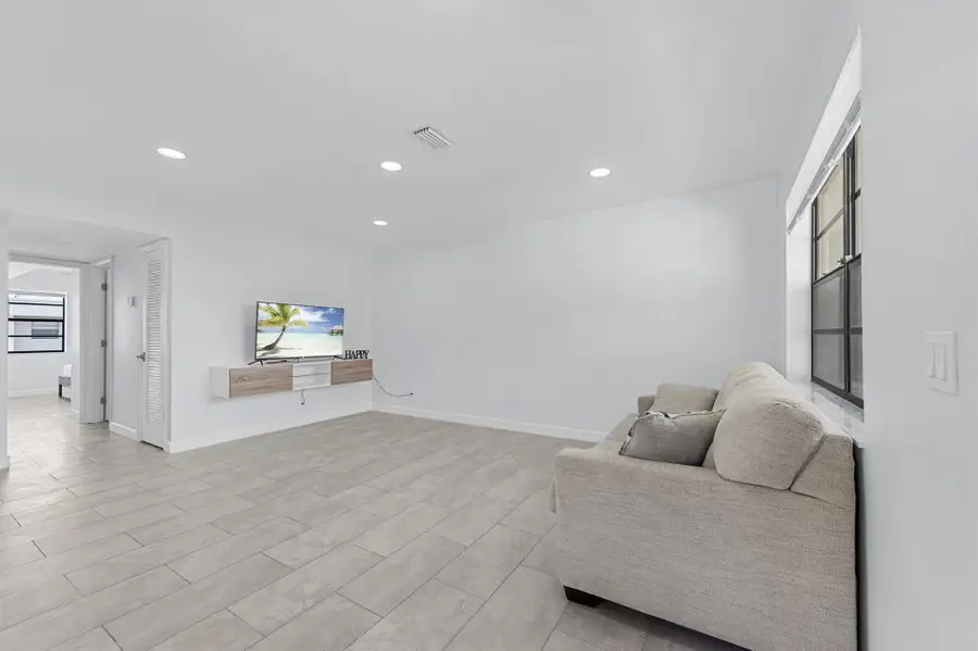 234 Capri E, Delray Beach, FL 33484 - Image #3