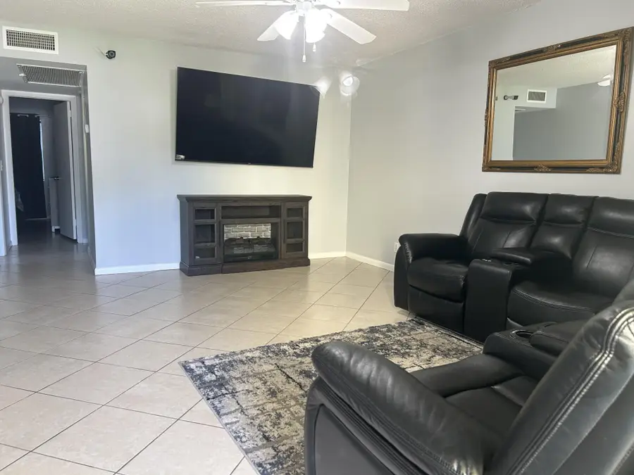 105 Sheffield E, West Palm Beach, FL 33417 - Image #3