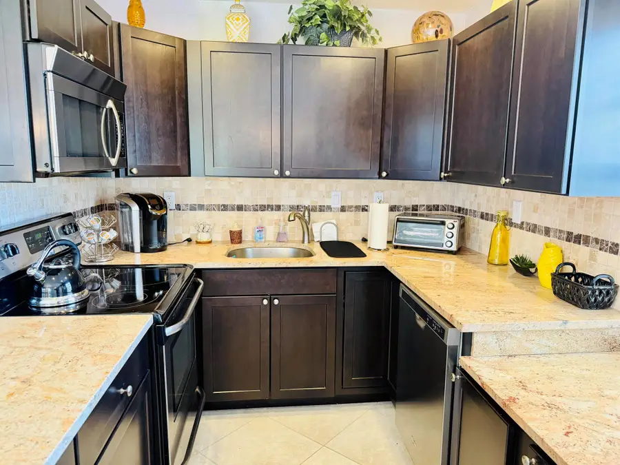 478 Capri J, Delray Beach, FL 33484 - Image #2