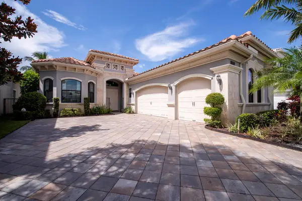 9759 Vitrail Lane, Delray Beach, FL 33446