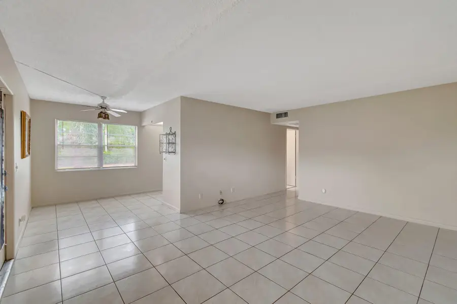 393 Fanshaw J, Boca Raton, FL 33434 - Image #2