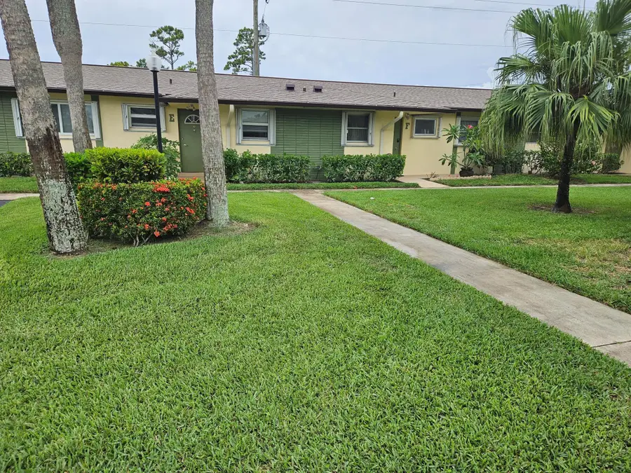 2941 Crrosley Drive W #E, West Palm Beach, FL 33415 - Image #2