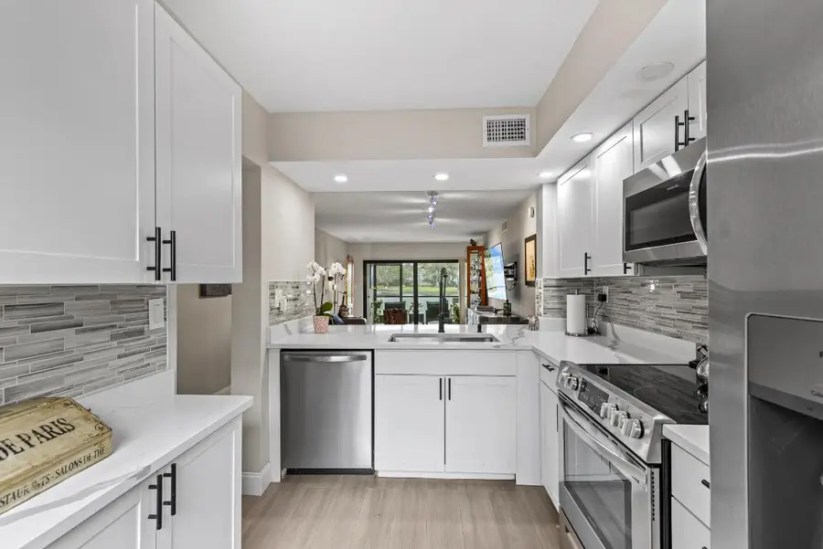 12829 Briarlake Drive #102, Palm Beach Gardens, FL 33418 - Image #3