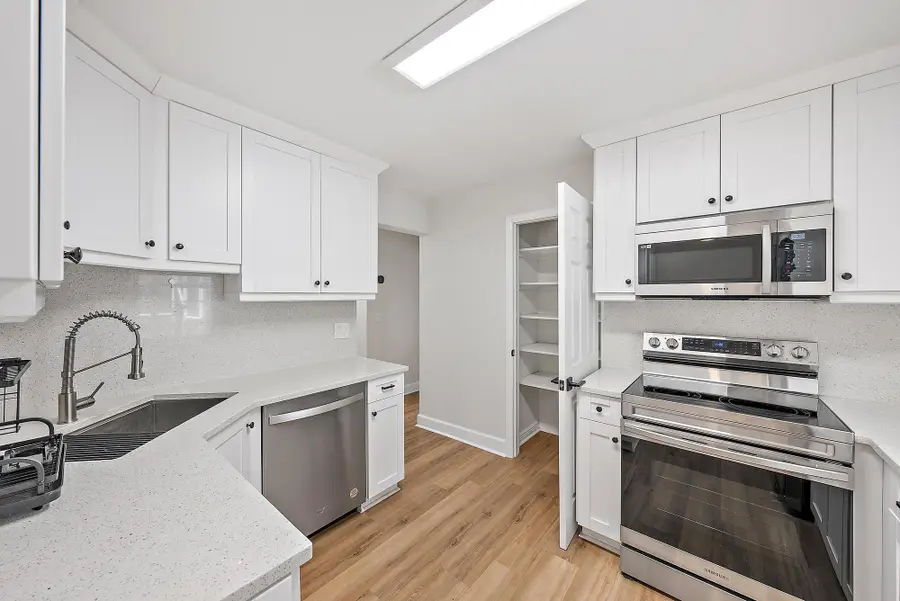 911 Poplar Drive, Lake Park, FL 33403 - Image #3