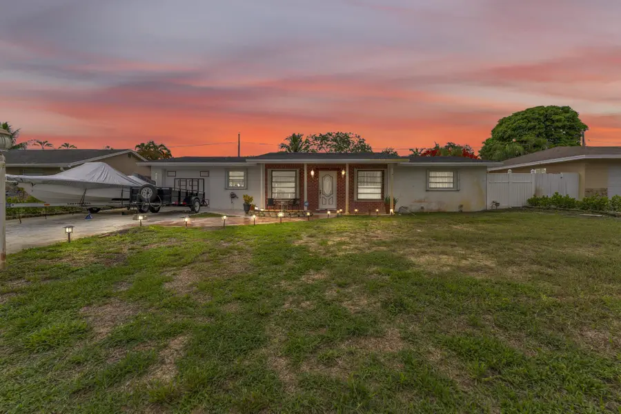 2745 Cambridge Road, Lake Worth, FL 33462 - Image #3