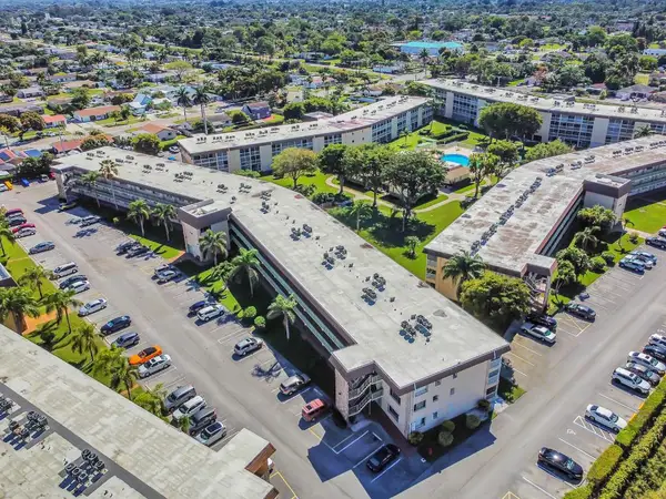 700 Village Green Court #221, Palm Springs, FL 33461