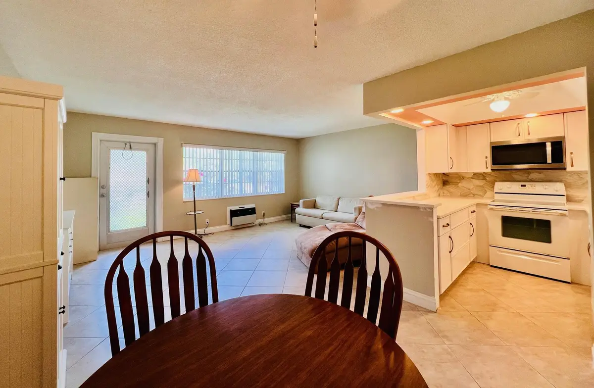 304 Sheffield M, West Palm Beach, FL 33417 - Image #1