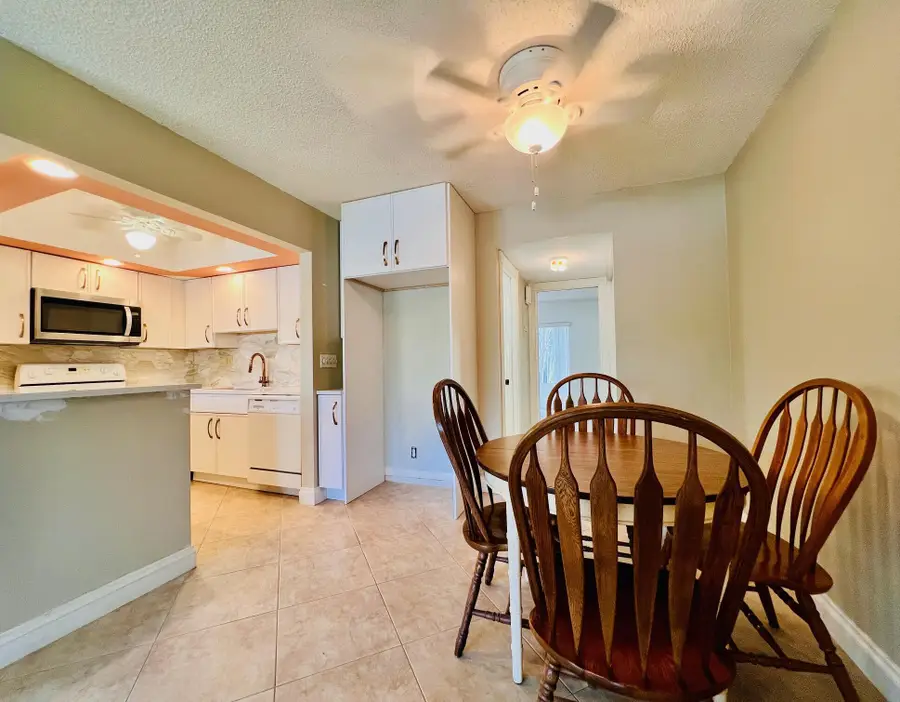 304 Sheffield M, West Palm Beach, FL 33417 - Image #2