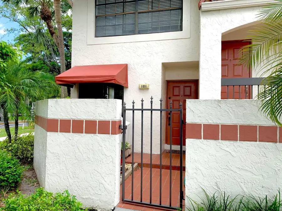 101 Liberty Court, Deerfield Beach, FL 33442 - Image #2