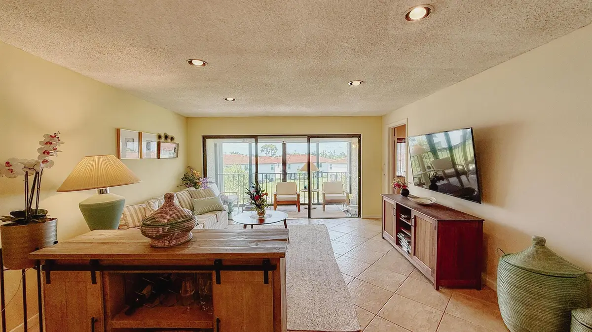 4090 Tivoli Court #303, Lake Worth, FL 33467 - Image #1