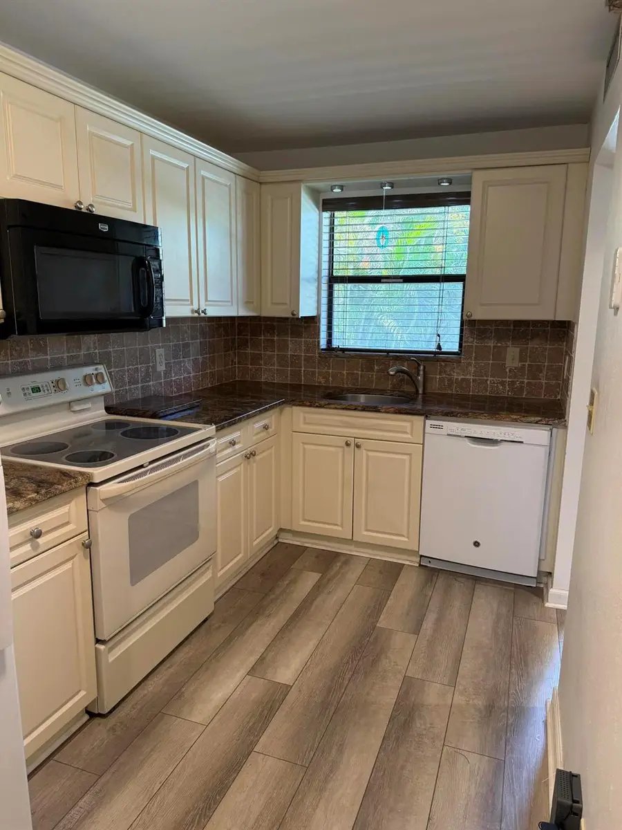 4760 Lucerne Lakes Boulevard #206, Lake Worth, FL 33467 - Image #3