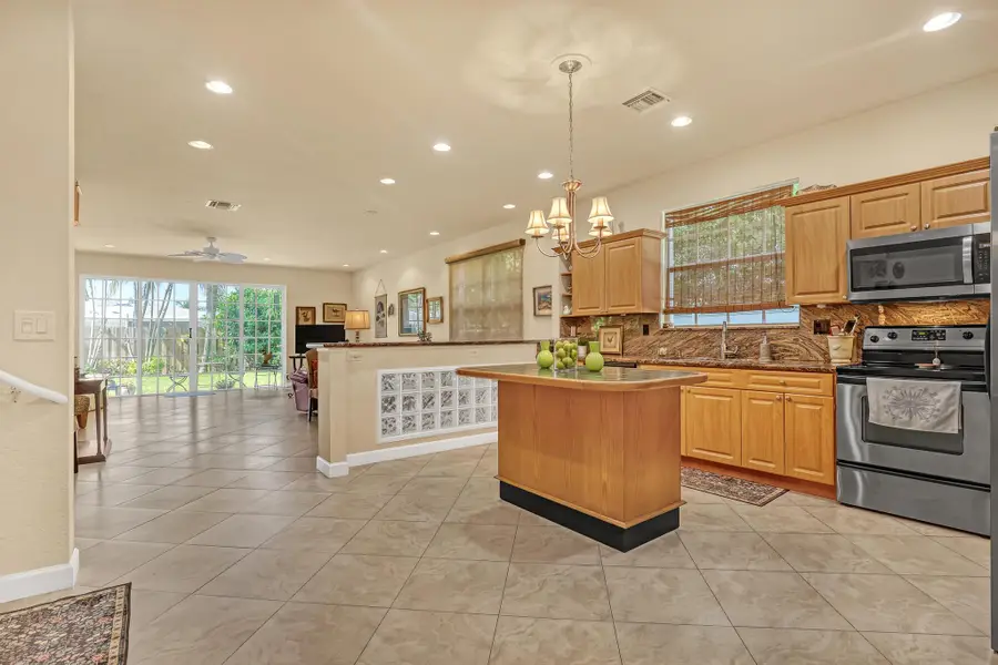 2560 NE 11th Street, Pompano Beach, FL 33062 - Image #3