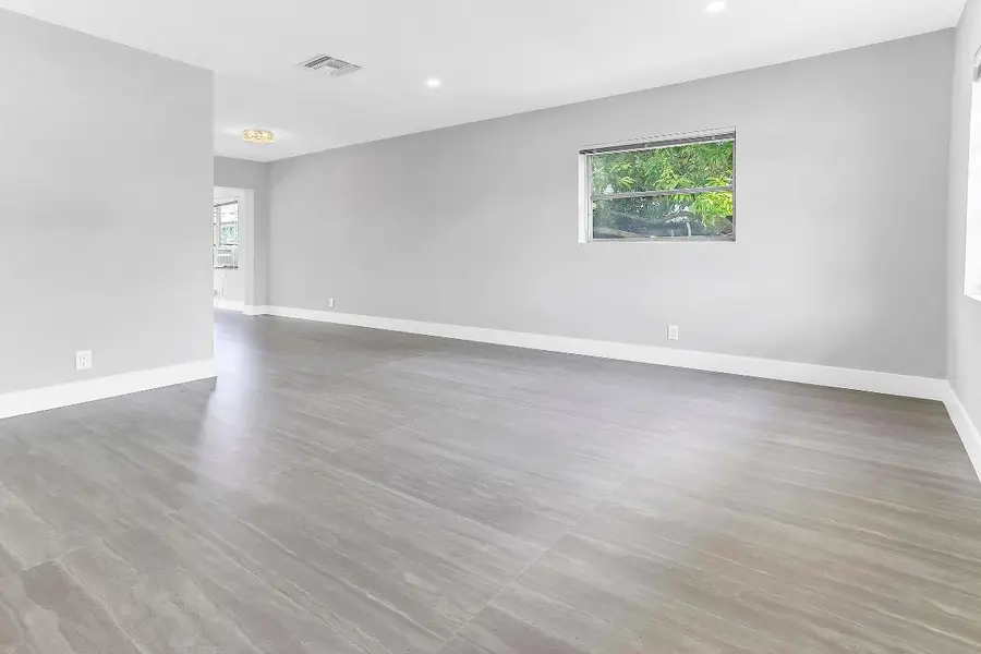 7609 NW 70 Avenue, Tamarac, FL 33321 - #2