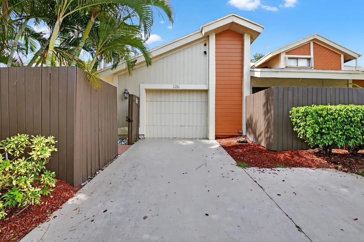 7576 E Sierra Terrace E, Boca Raton, FL 33433 - Image #1