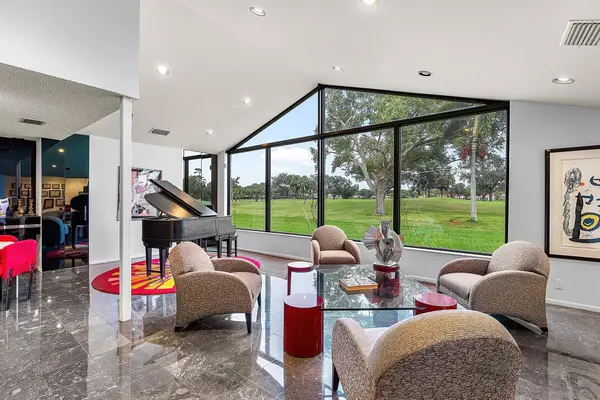 14 Oaks Lane, Boynton Beach, FL 33436