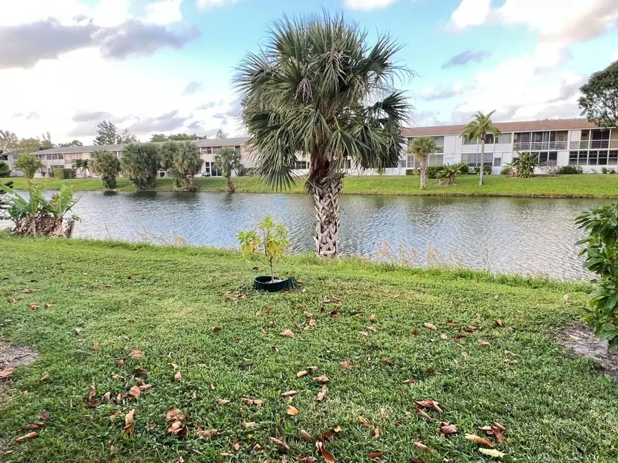 119 Camden F, West Palm Beach, FL 33417 - Image #2