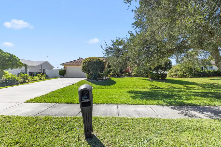 233 SW Tulip Boulevard, Port Saint Lucie, FL 34953 - Image #3