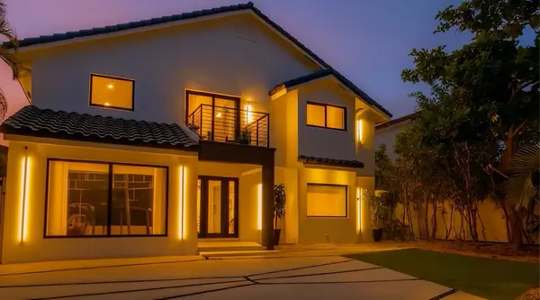 2724 N Ocean Boulevard, Fort Lauderdale, FL 33308