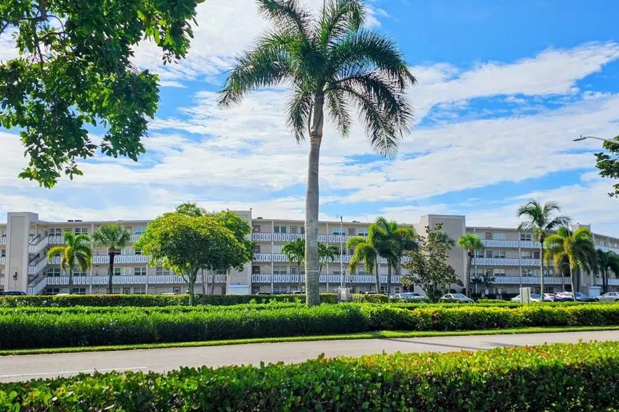 265 Wellington J, West Palm Beach, FL 33417 - Image #2