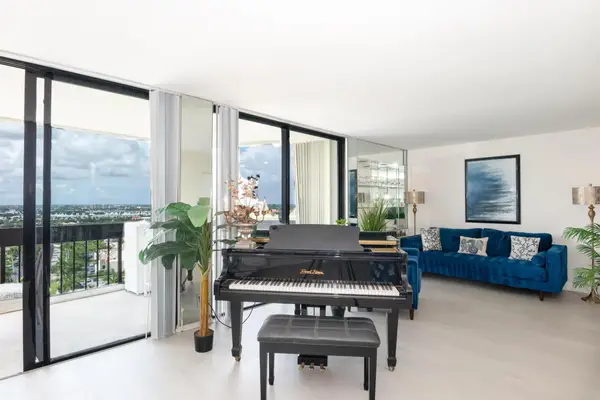 2000 Presidential Way #1606, West Palm Beach, FL 33401