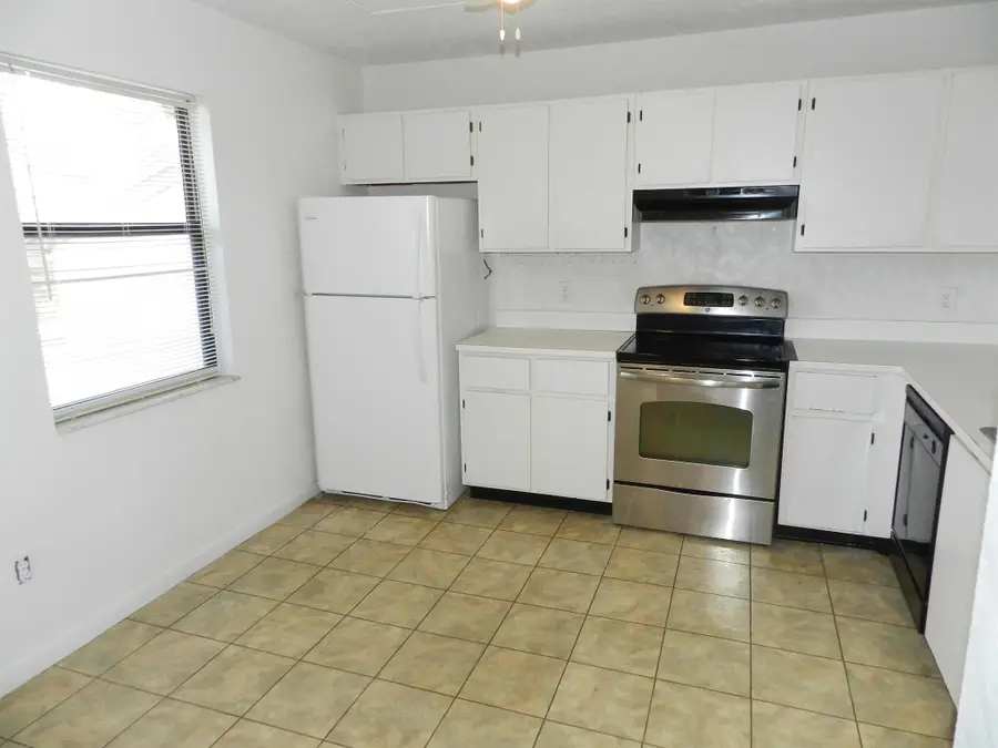 1110 Lakeview Dr East, Royal Palm Beach, FL 33411 - Image #2