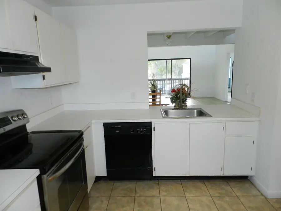 1110 Lakeview Dr East, Royal Palm Beach, FL 33411 - Image #3