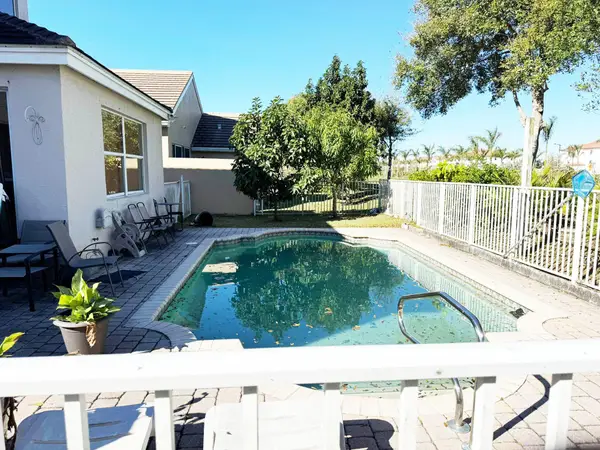 180 Kensington Way, Royal Palm Beach, FL 33414