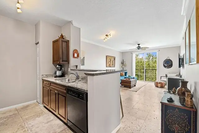 580 S Sapodilla Avenue #304, West Palm Beach, FL 33401 - Image #3