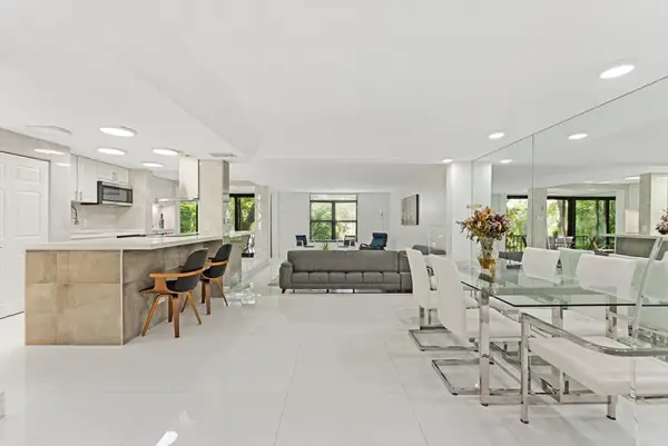 3730 Inverrary Drive #2l, Lauderhill, FL 33319