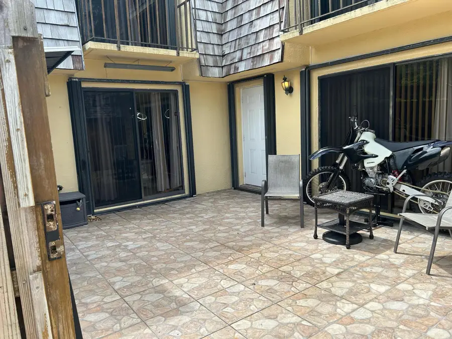 149 Lake Arbor Drive, Palm Springs, FL 33461 - Image #2