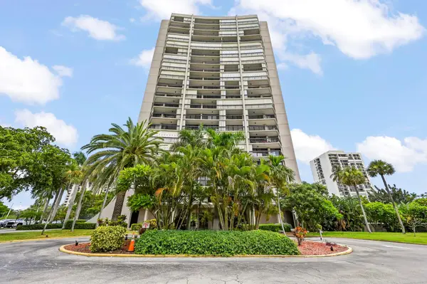 2425 Presidential Way #1006, West Palm Beach, FL 33401