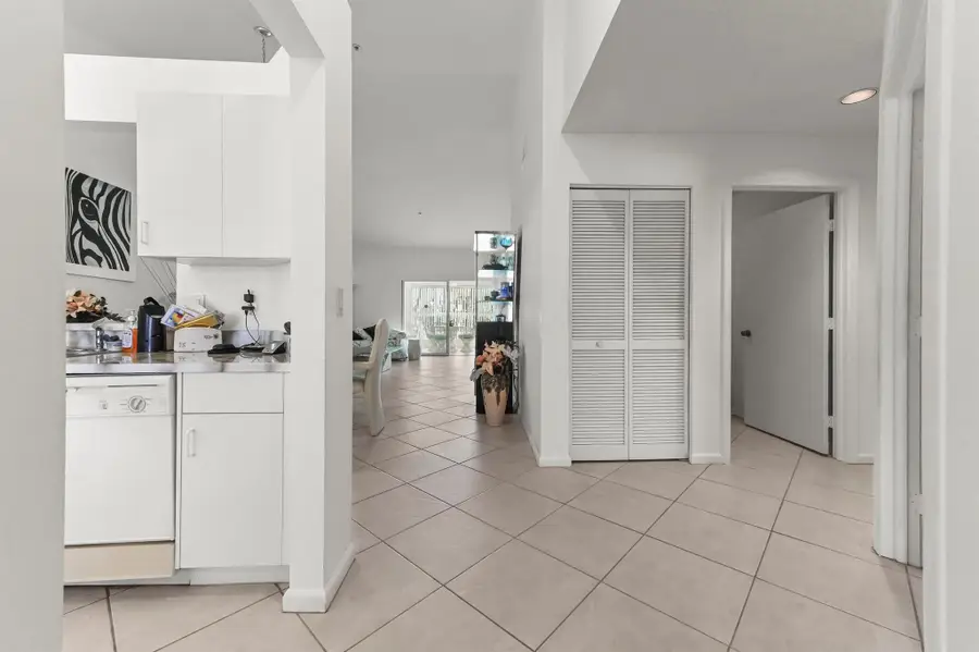 5952 Regal Glen Drive #207, Boynton Beach, FL 33437 - Image #2