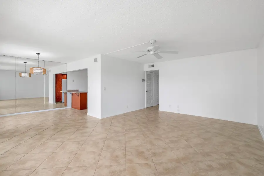 306 Wellington E, West Palm Beach, FL 33417 - Image #2