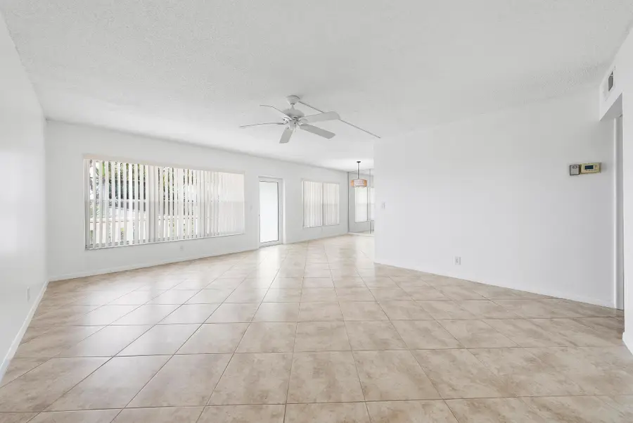306 Wellington E, West Palm Beach, FL 33417 - Image #3