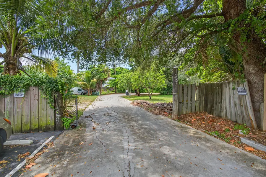 129 Fleming Avenue, Greenacres, FL 33463 - Image #2