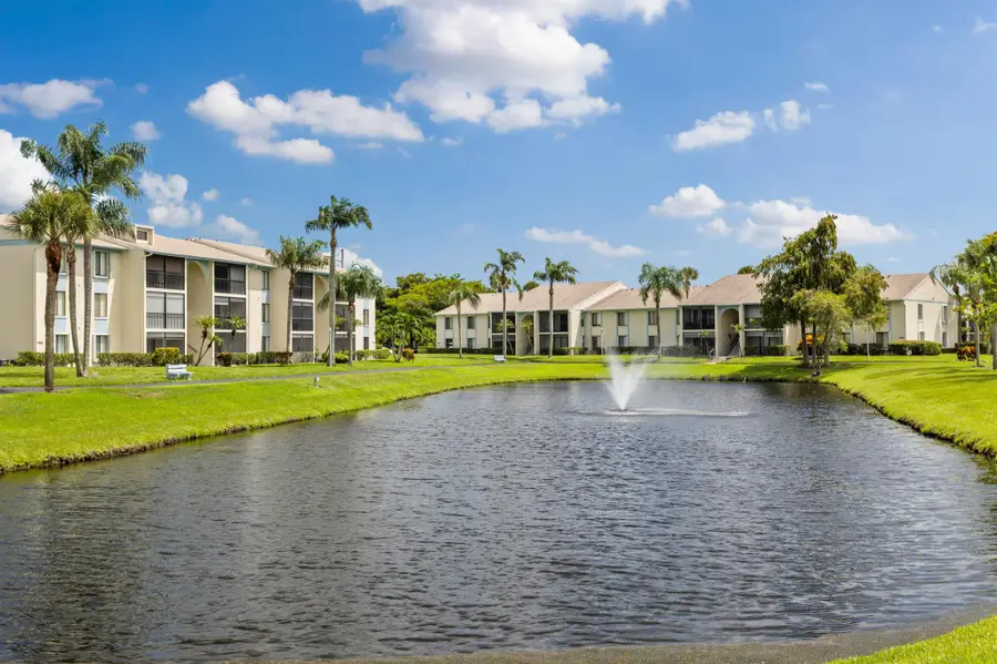 1102 Green Pine Boulevard #H1, West Palm Beach, FL 33409 - Image #2