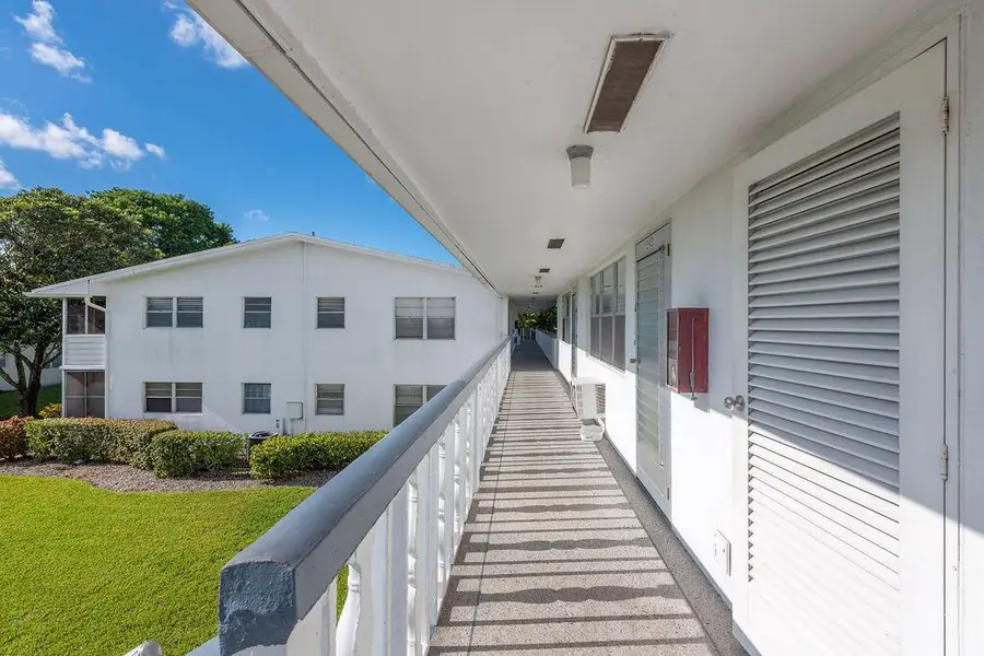 393 Windsor Q, West Palm Beach, FL 33417 - Image #2