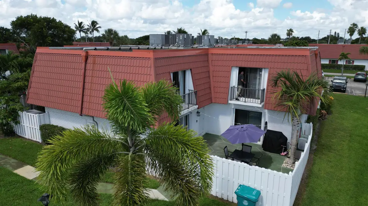 1425 Oxford Lane, Boynton Beach, FL 33426 - Image #1