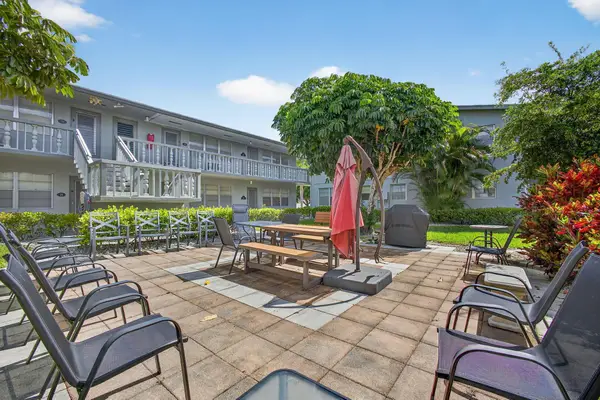 23 Dorchester B, West Palm Beach, FL 33417