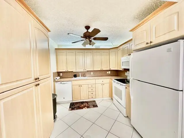 3057 Yarmouth C, Boca Raton, FL 33434 - Image #2